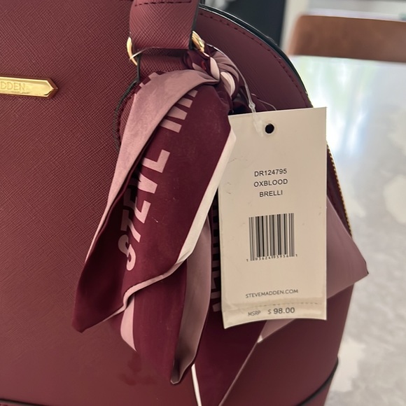 Steve Madden purse with scarf and detachable strap - Picture 2 of 5